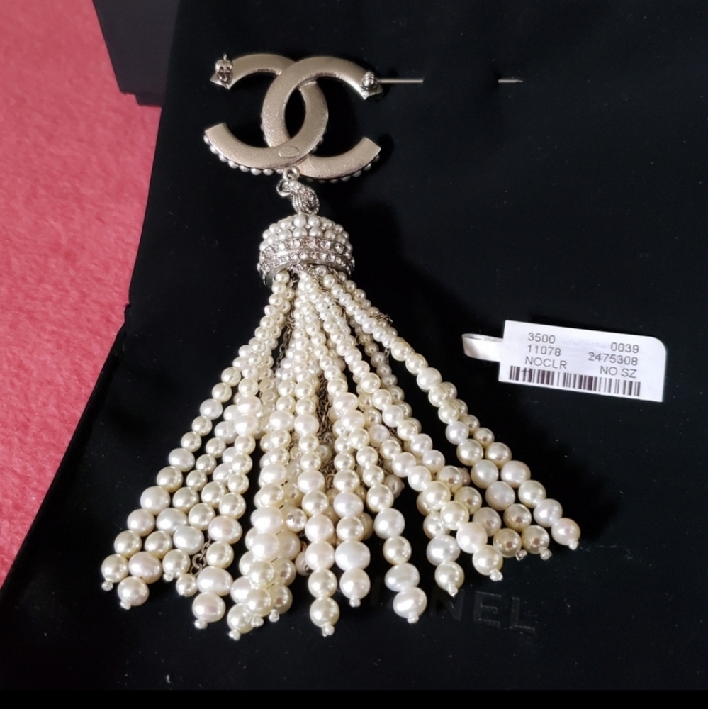 Chanel pearl statement  brooch - Picture 3 of 12